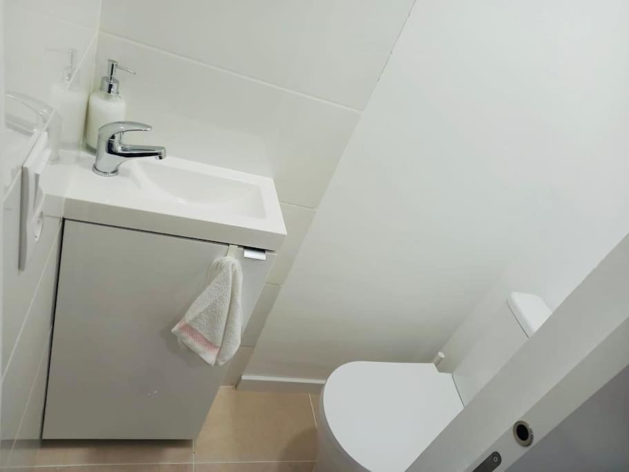Modern 3 Bedroom Flat In Lisbona Esterno foto