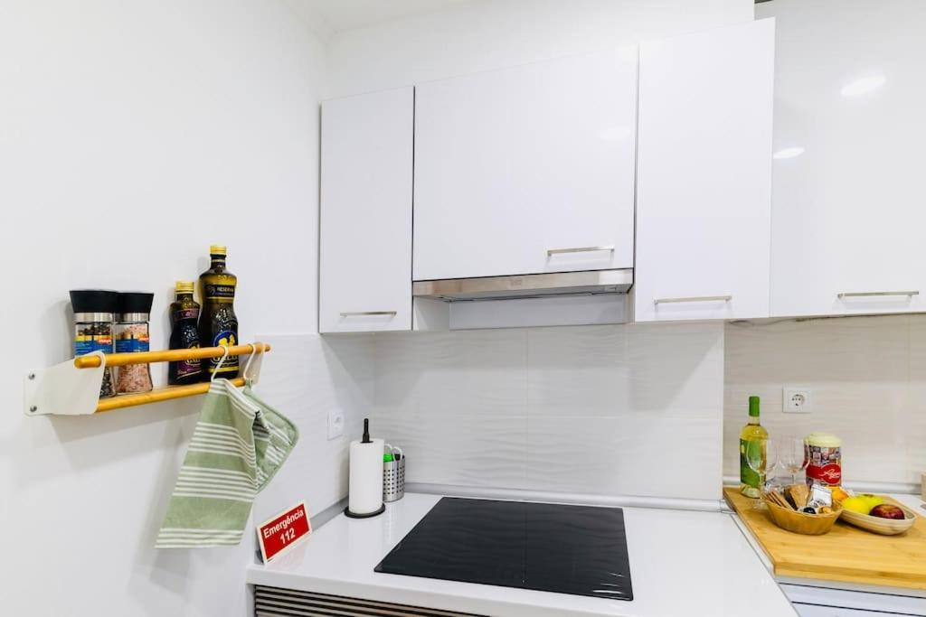 Modern 3 Bedroom Flat In Lisbona Esterno foto