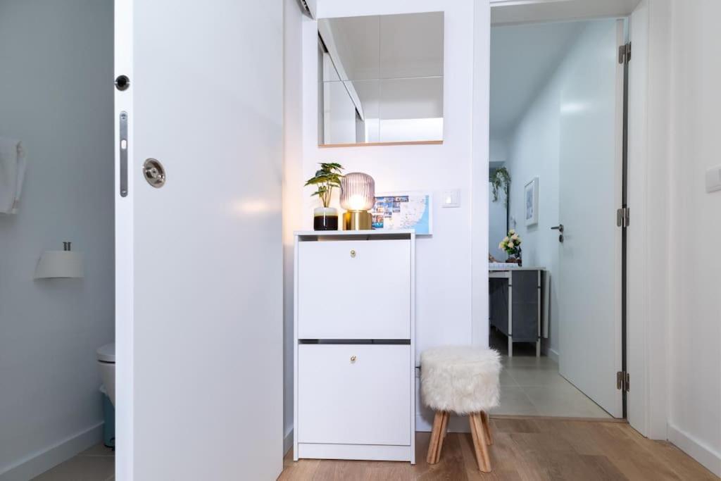 Modern 3 Bedroom Flat In Lisbona Esterno foto