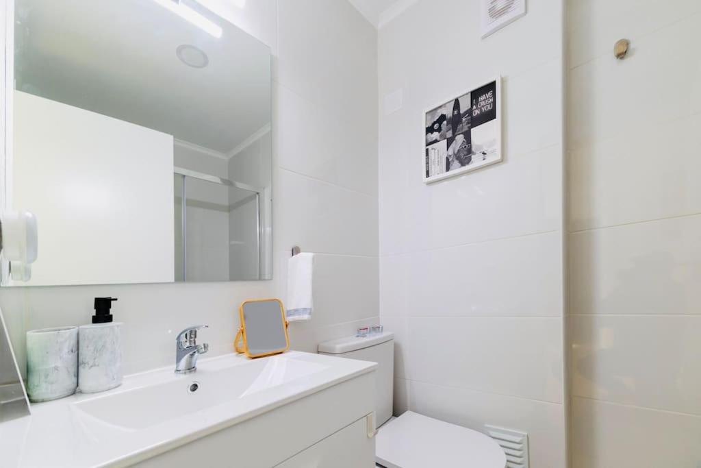 Modern 3 Bedroom Flat In Lisbona Esterno foto