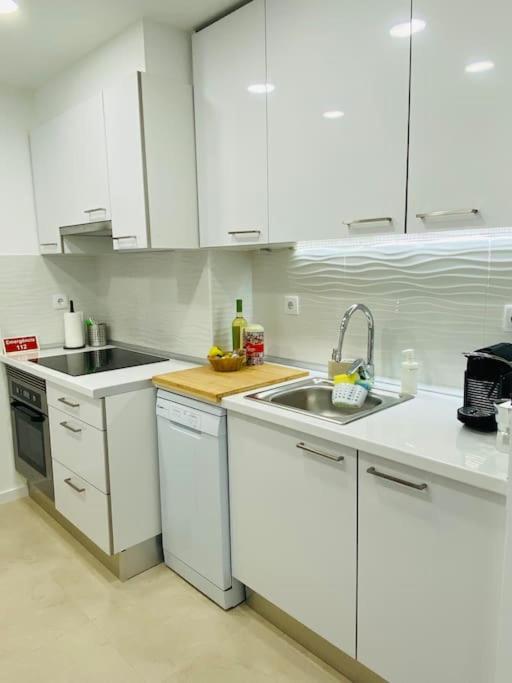 Modern 3 Bedroom Flat In Lisbona Esterno foto