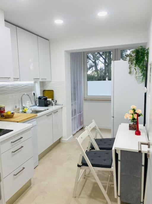 Modern 3 Bedroom Flat In Lisbona Esterno foto