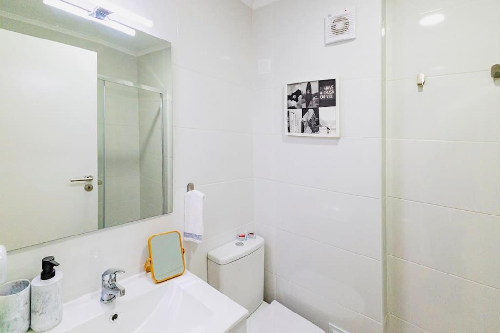 Modern 3 Bedroom Flat In Lisbona Esterno foto