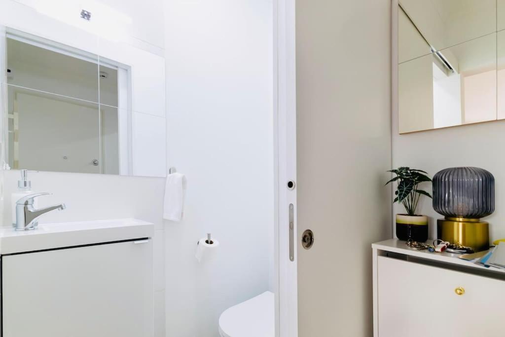 Modern 3 Bedroom Flat In Lisbona Esterno foto
