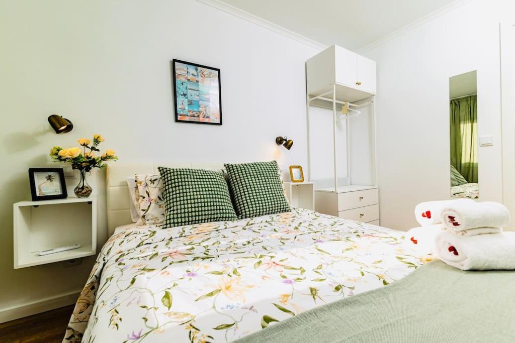 Modern 3 Bedroom Flat In Lisbona Esterno foto