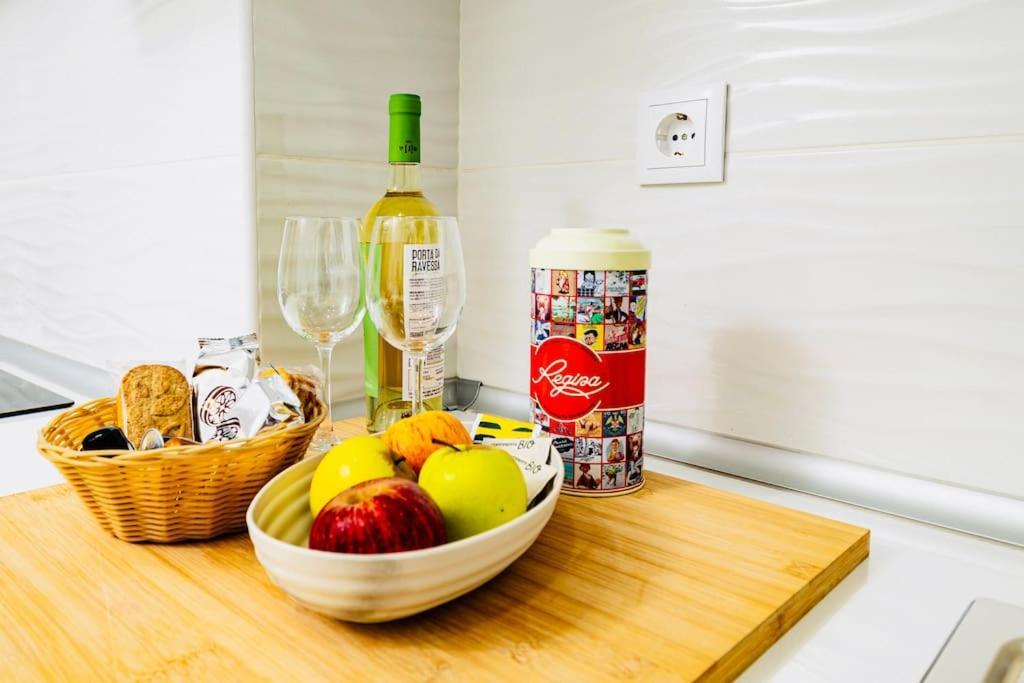 Modern 3 Bedroom Flat In Lisbona Esterno foto