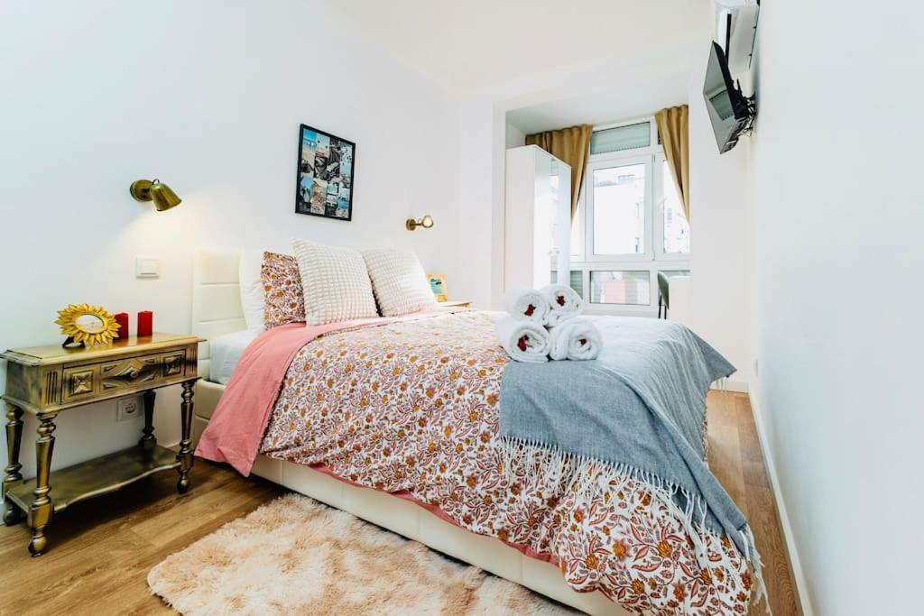 Modern 3 Bedroom Flat In Lisbona Esterno foto